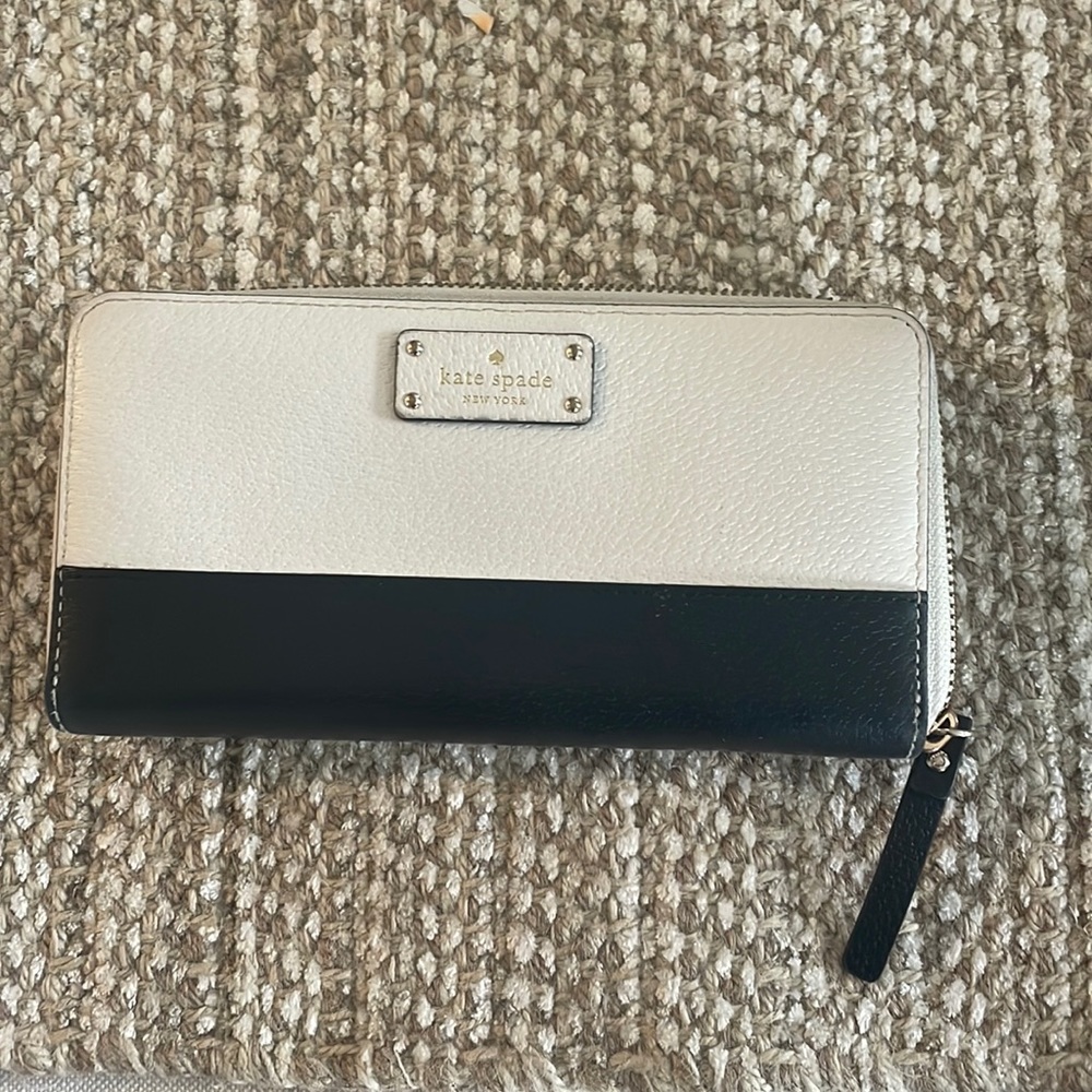 Spender Zip Around Continental Wallet